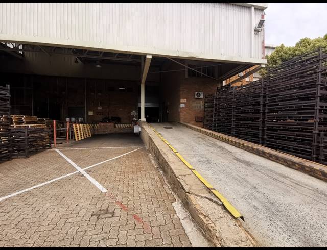 19,294M² FACTORY TO LET IN JET PARK